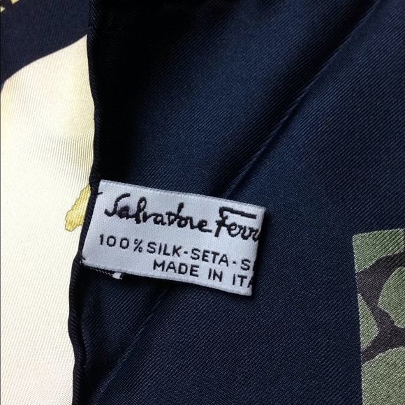 Salvador Ferragamo silk scarf blue boarder with hibiscus and lilies animal print - Picture 3 of 13